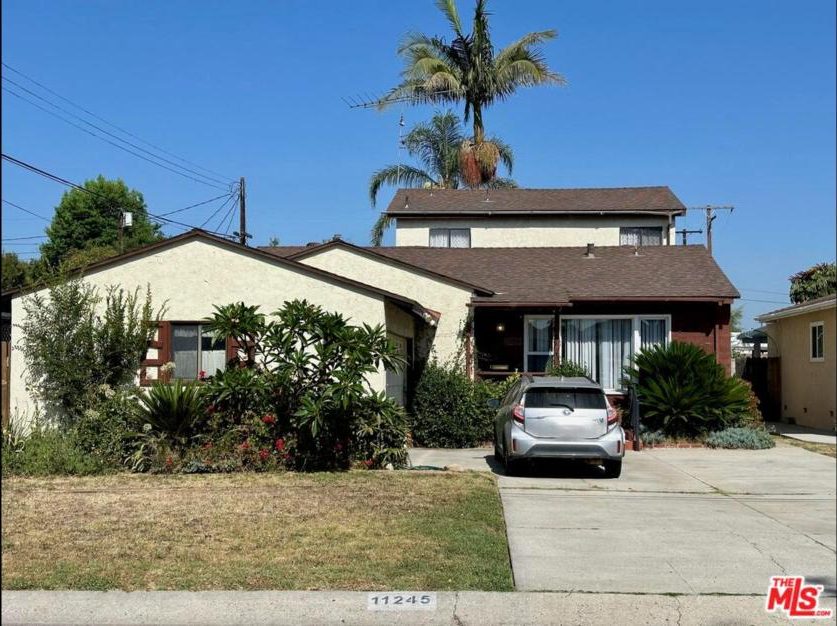 11245 Greenlawn Ave
